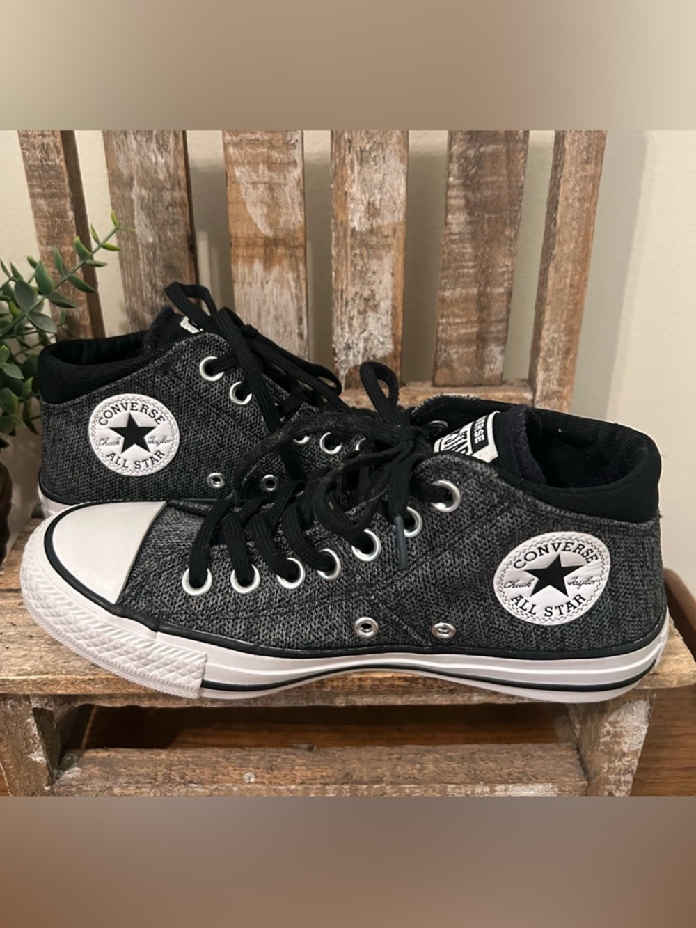 Converse Chuck Taylor All Star High Street Women’s Sz 6 Shoes Black-Mason-White